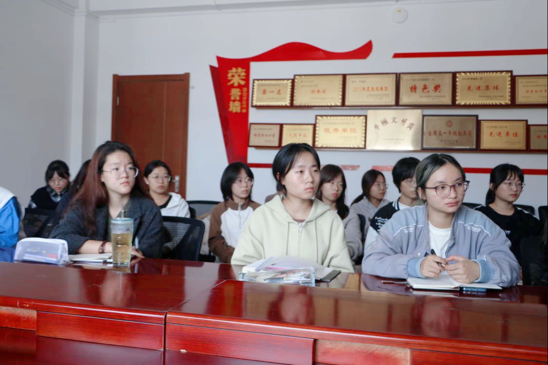 同学1 (2).jpg