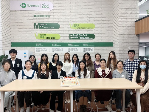 8403ab53ce86447f842f6050be672b8f.jpg 合影.jpg