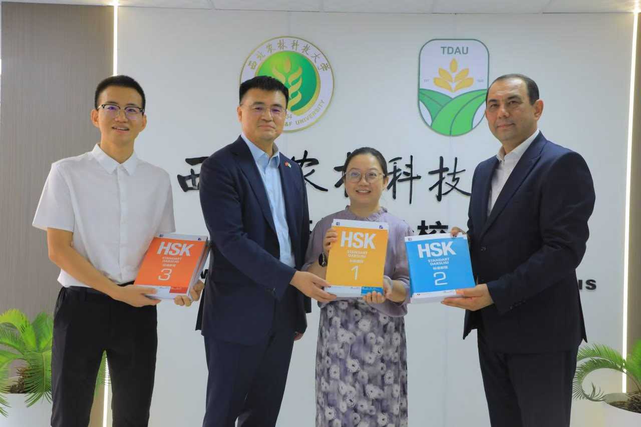 公司师生赴塔什干分校加强海外中文教育