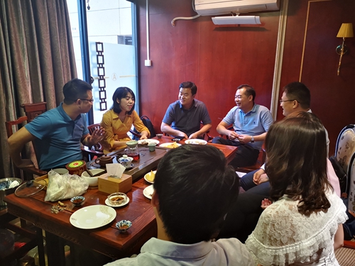 与广州员工座谈_副本.jpg
