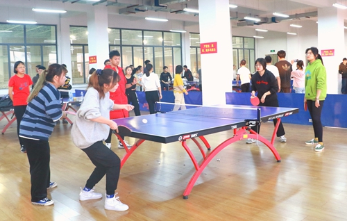 8a03736f6b3a4d55901bbdba511bcf34.jpg 女双比拼_副本.jpg