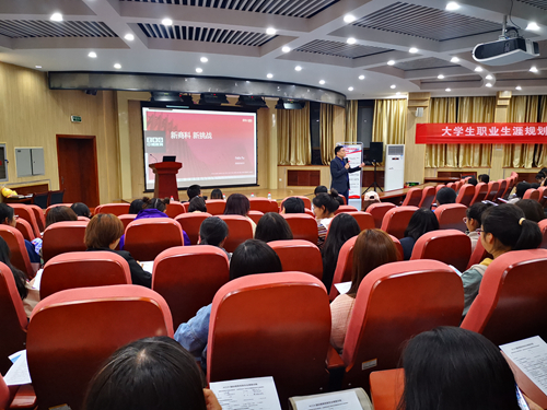 d6979800c0e94dd3a72660e3aa07edb5.jpg 报告会现场_副本.jpg