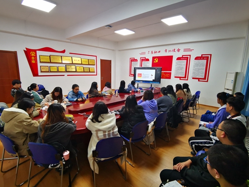 5330b97d983b470a9af93c97eaff952d.jpg 报告会.jpg
