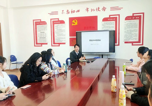 87053e41ca1a470bb772c448eb1090d6.jpg 班主任讲话.jpg