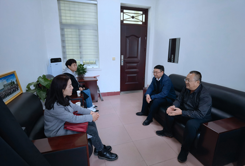 e71c96f63bf84f7ca4045bb1c5b1eb31.jpg 座谈.jpg