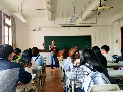 da655ef0a38b43a19ce9c13a049b844f.jpg 田志强老师主持会议.jpg