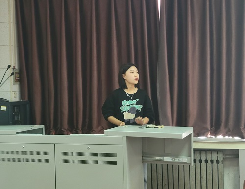 0017762033dd46638ec9119227609f8c.jpg 杨帆同学进行分享.jpg