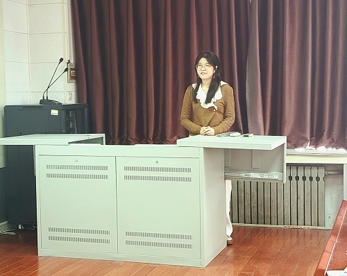 932ddf6320c64e16b67b07d747414928.jpg 孙付玉同学进行分享.jpg