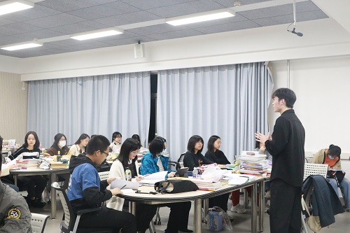 10713a7dc0c14ba1bcc30b0afddfc290.jpg 四六级辅导会 (2).JPG