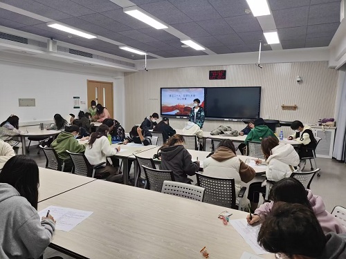 a93707cbff4a4bdba867a2f637695e36.jpg 同学们在竞赛过程中.jpg