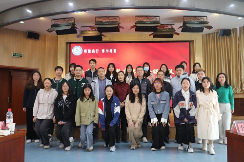 与会嘉宾和获奖员工合影.JPG